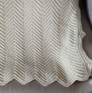 Vintage handmade large crochet afghan blanket zigzag design perfect condition